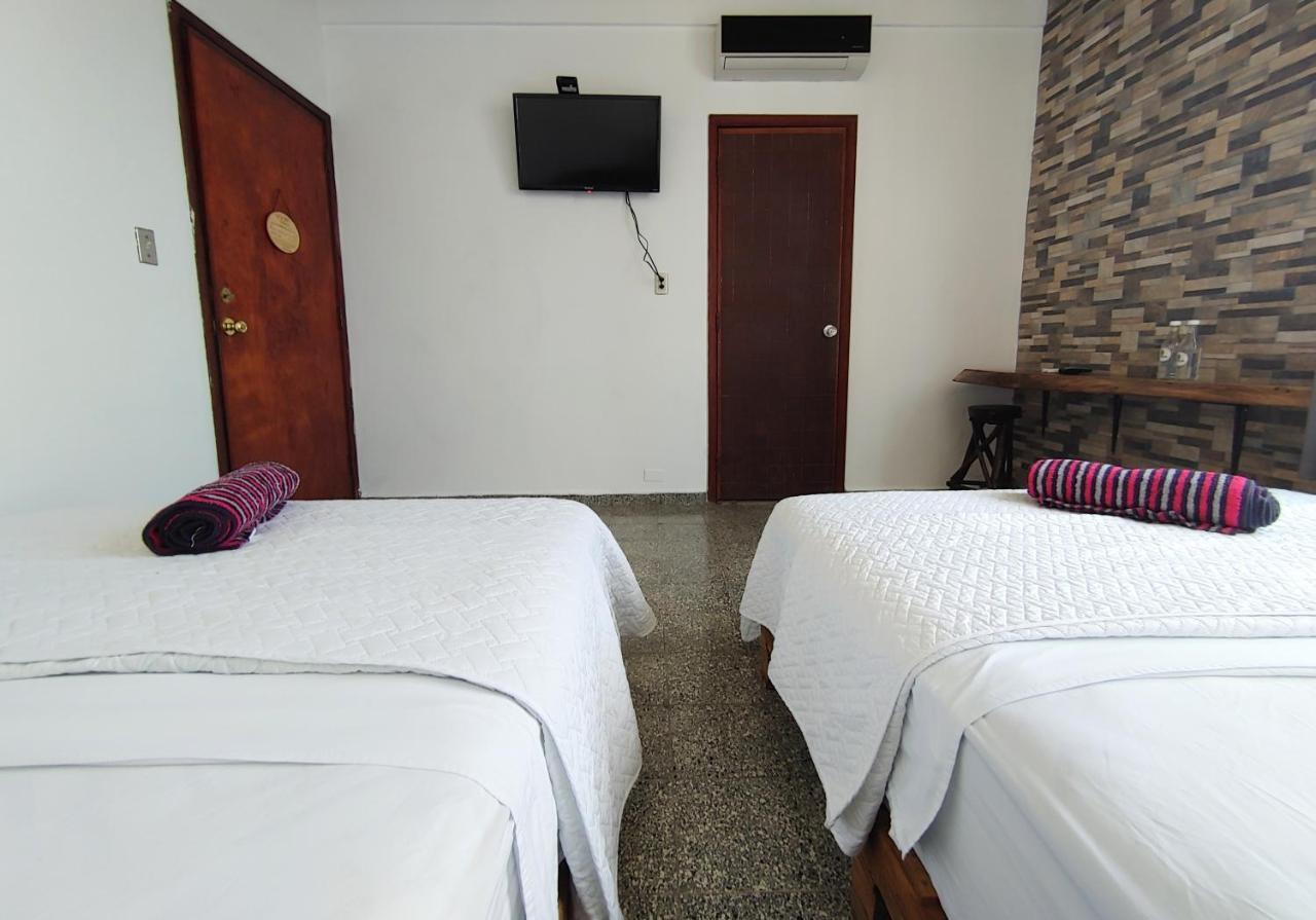 La Zona Hostel Сан Салвадор Екстериор снимка